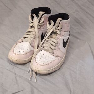 Nike Women's White and Black Sneakers